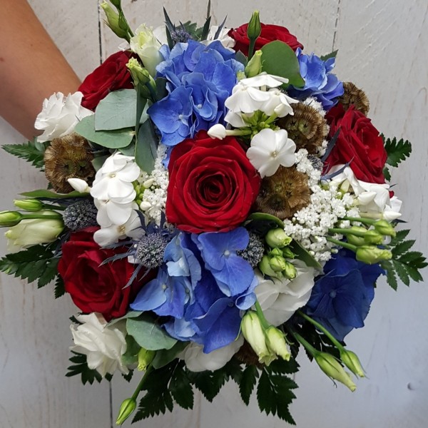 Bouquet de mariée bleu, blanc, rouge