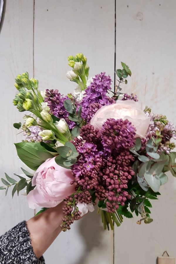 Bouquet de mariée printanier, lilas et pivoine