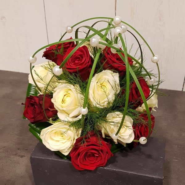 Composition florale pour mariage roses jaunes